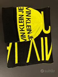 Berretto+sciarpa nera e gialla Calvin Klein Jeans