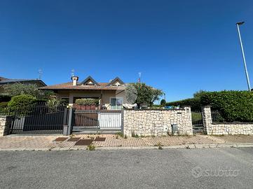 PORZIONE DI BIFAMILIARE A ADRO