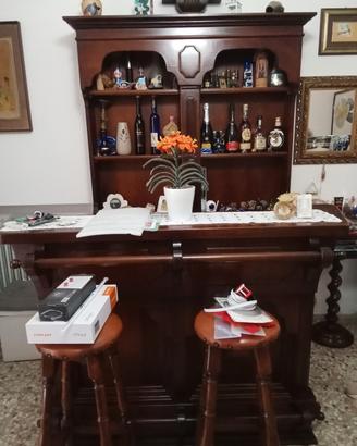 mobile bar con sgabelli 