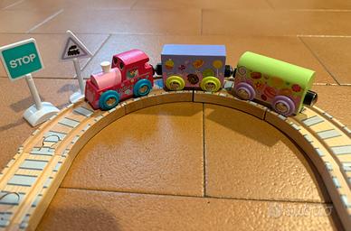 Treno e pista il legno