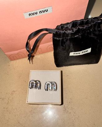 Orecchini iconici firmati Miu Miu