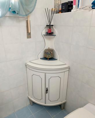 Mobiletto ad angolo vintage fatto a mano 
