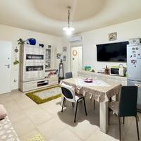 Trivano al piano terra con posto auto