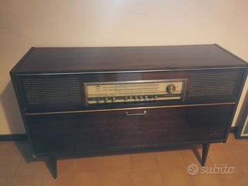 mobiletto con radio e giradischi grundig anni 70