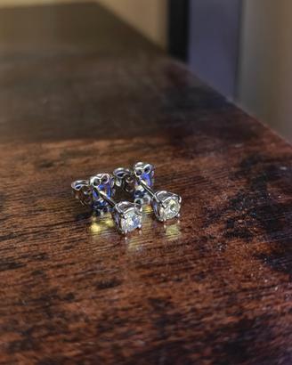 Orecchini in oro bianco 18k con diamanti.
