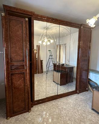 Armadio legno massiccio e specchi