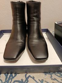 Stivaletti neri, in pelle tg39