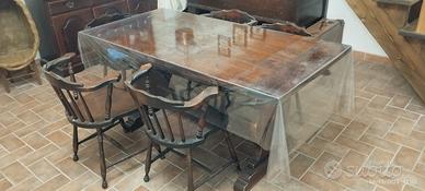 Tavolo, 8 sedie, credenza