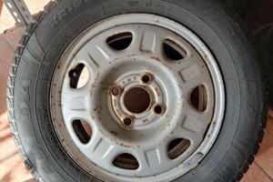 Cerchi con gomme invernali