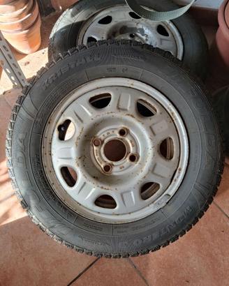 Cerchi con gomme invernali
