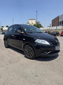 Lancia Ypsilon 1.0 Hybrid EcoChic