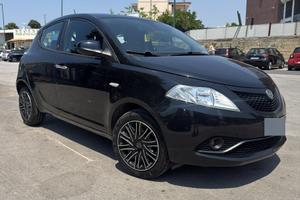 Lancia Ypsilon 1.0 Hybrid EcoChic