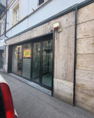 Pinerolo TO negozio 160 mq posizione passaggio
