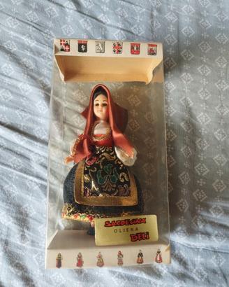 Bambola souvenir Sardegna Oliena Deli.
