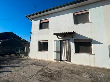 CAVARZERE:140B: Bifamiliare con terreno