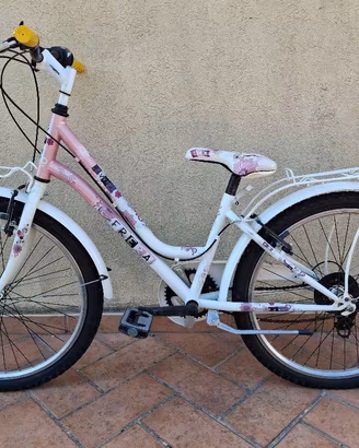 Bicicletta da bambina.