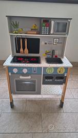 Cucina in legno  + cassa + accessori