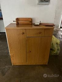 Mobiletto multiuso chiaro