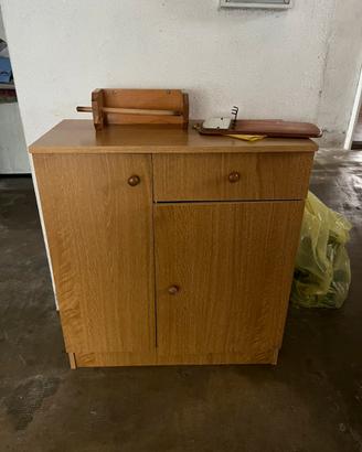 Mobiletto multiuso chiaro