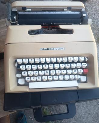macchina da scrivere Olivetti
