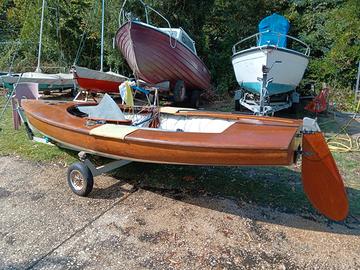 Barca a vela finn in legno