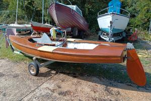 Barca a vela finn in legno