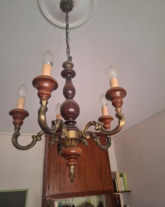 Lampadario vintage a 5 luci in legno e ottone