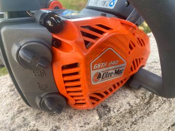 Motosega oleomac  da potatura