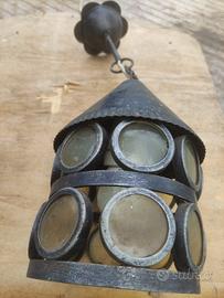 lampada antica in ferro battuto e vetro