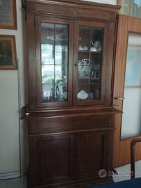 Credenza con cristalliera e madia arte povera