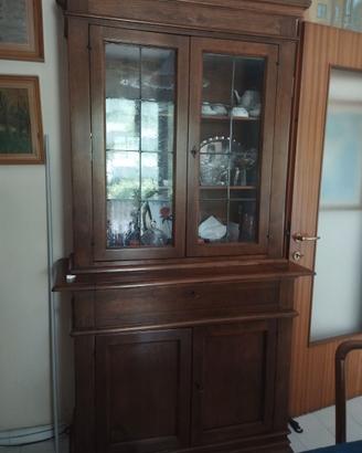 Credenza con cristalliera e madia arte povera