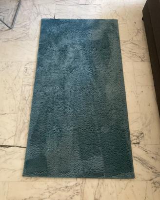 Tappeto azzurro soffice