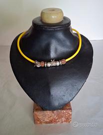 Elegante espositore per collane pelle/marmo 