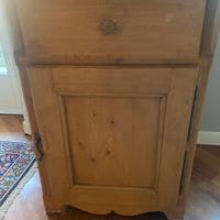 Mobiletto in arte povera legno