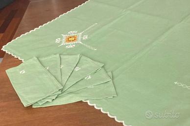 Tovaglia da the in lino+6 tovaglioli,ricamata mano