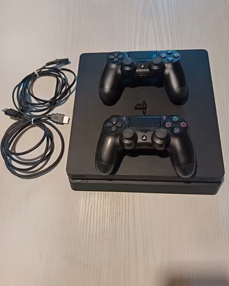 PS4 Slim 500GB ( Hard Disk NUOVO) + 2 controller +