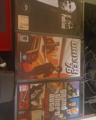 Psp con giochi con caricatore e astuccio