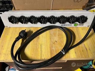 Multipresa per armadio rack con 8 Shuko