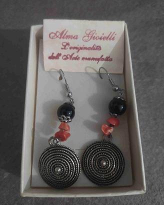 Orecchini artigianali stile sardo pie e corallo