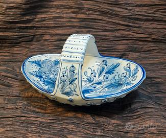 Cestino in ceramica smaltata bianca con fioriture