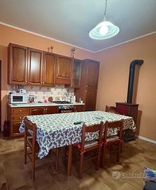 Mobili usati buone condizioni con 2 divani letto