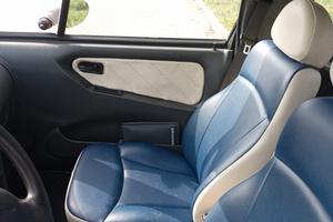 auto con patentino tenuta bene 