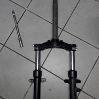 X-Max 125 250 10-13: faro parafango pinza forcella