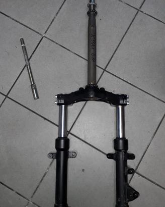 X-Max 125 250 10-13: faro parafango pinza forcella