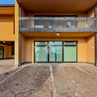 NEGOZIO A GARDONE RIVIERA