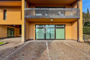 NEGOZIO A GARDONE RIVIERA