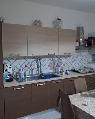 cucina cameretta divano  madia sospesa