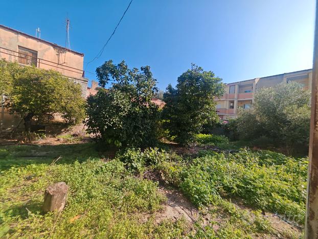 Terreno edificabile in centro storico con rustico