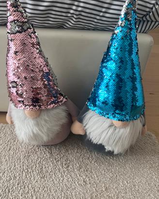 Coppia gnomi ferma porta