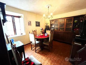 Casa indipendente di 105 m² con 4 locali e box aut